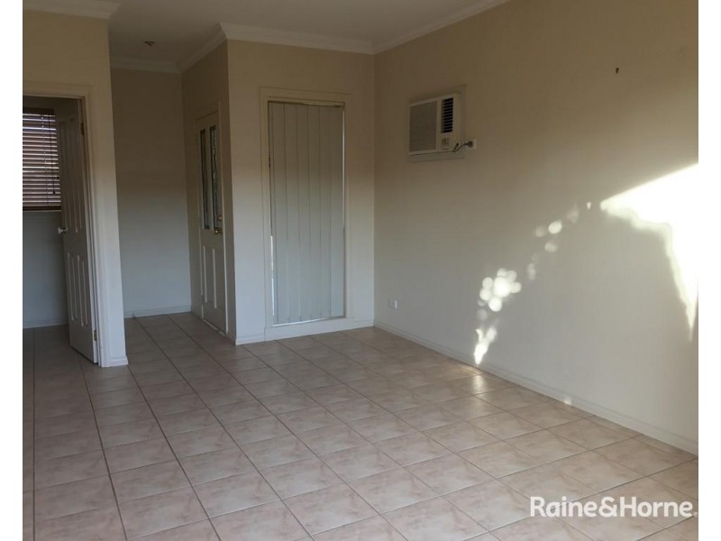 2/49 Elstone Avenue, Airport West VIC 3042