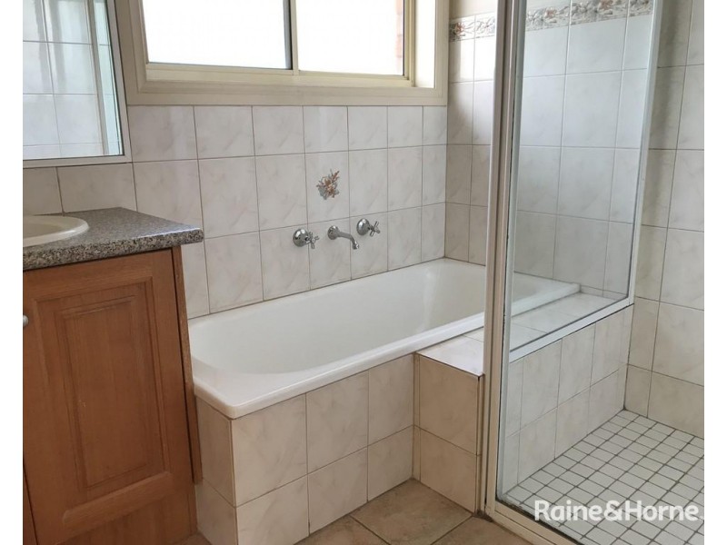 2/49 Elstone Avenue, Airport West VIC 3042