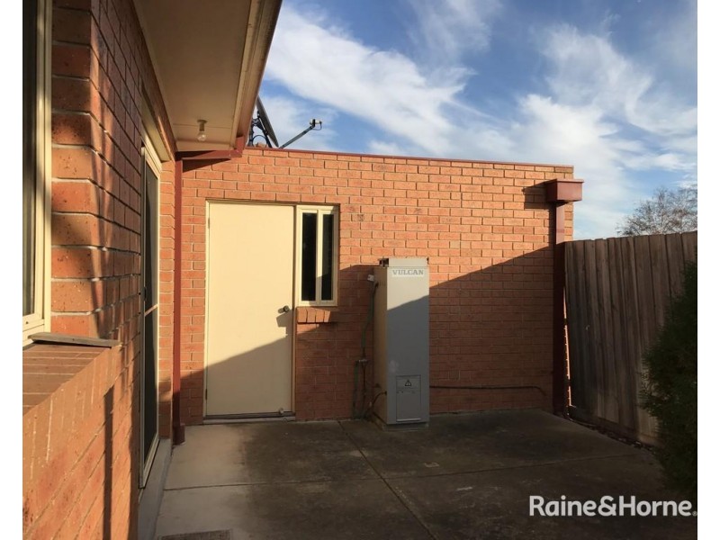 2/49 Elstone Avenue, Airport West VIC 3042