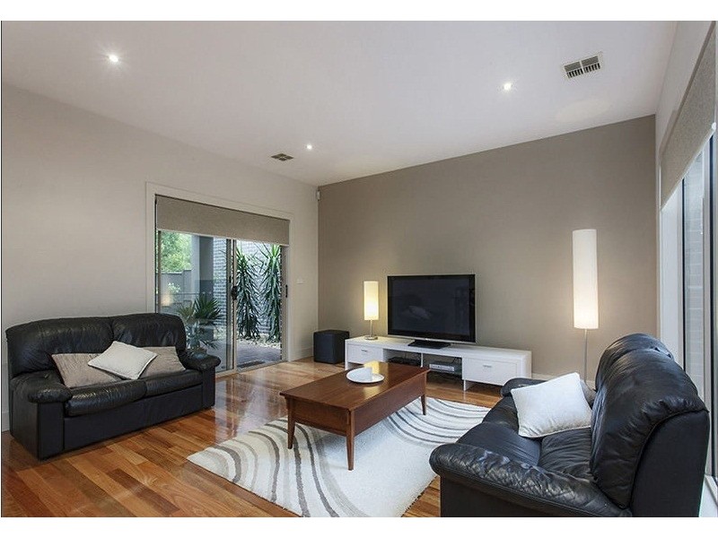 25 Lakeside Crescent, Maribyrnong VIC 3032
