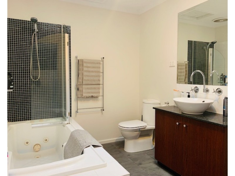 16 Kynoch Lane, Maribyrnong VIC 3032