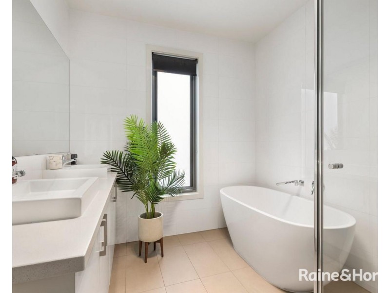 16a McNae Street, Moonee Ponds VIC 3039