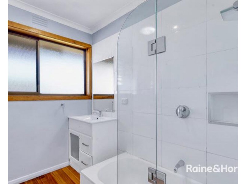 32 Quinn Grove, Keilor East VIC 3033