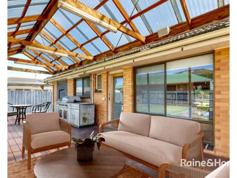 32 Quinn Grove, Keilor East VIC 3033