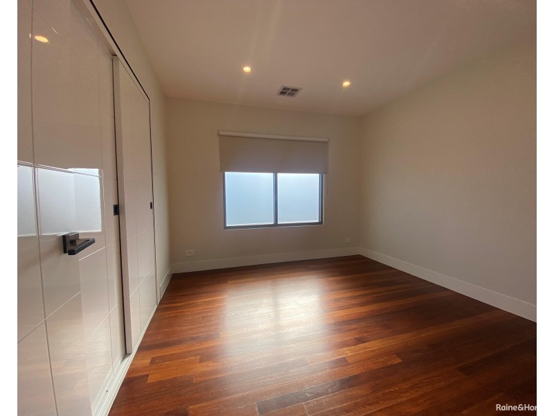 15 Olivine Road, Keilor East VIC 3033