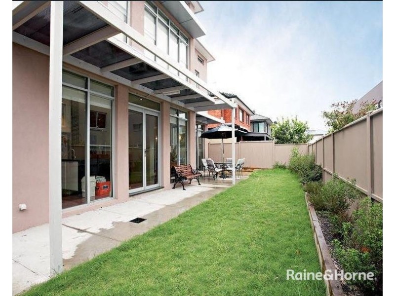 8 Sunset Place, Maribyrnong VIC 3032