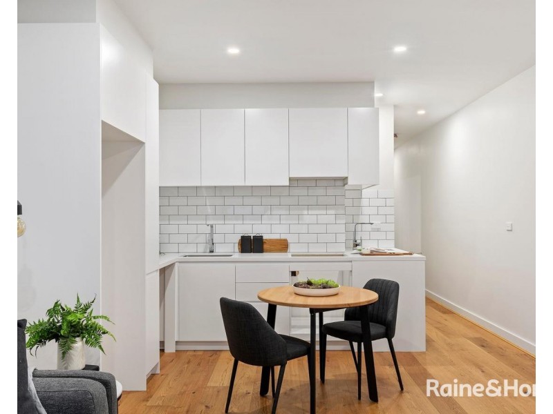 3/16a Leonard Cresent, Ascot Vale VIC 3032