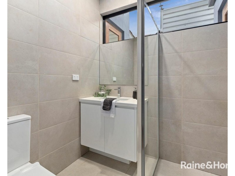 3/16a Leonard Cresent, Ascot Vale VIC 3032