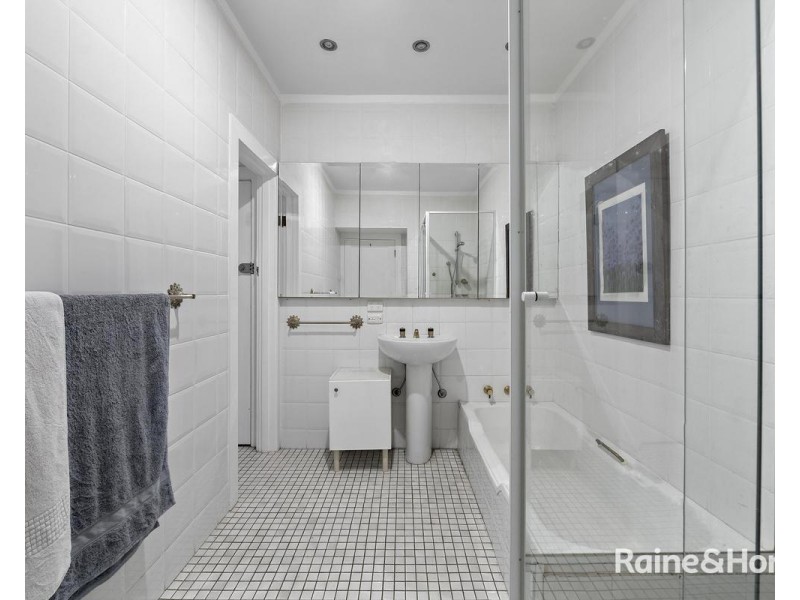 2 Kingston Ave, Ascot Vale VIC 3032