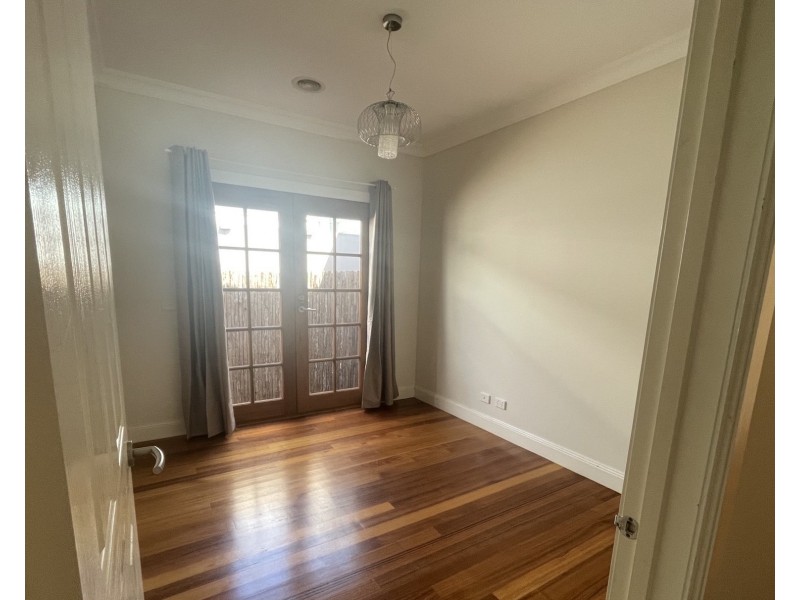 16 St Leonards Road, Ascot Vale VIC 3032
