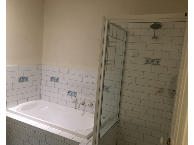 28 Fullarton Road, Airport West VIC 3042