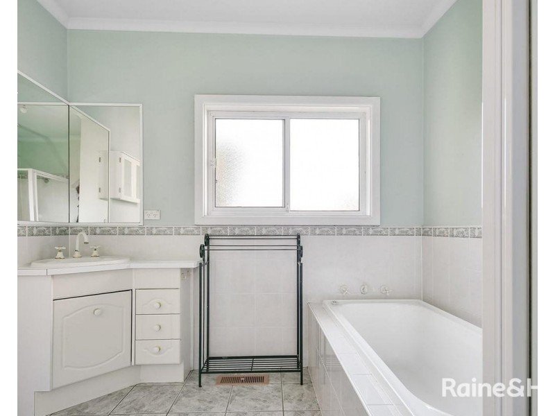 50 Heather Avenue, Keilor East VIC 3033