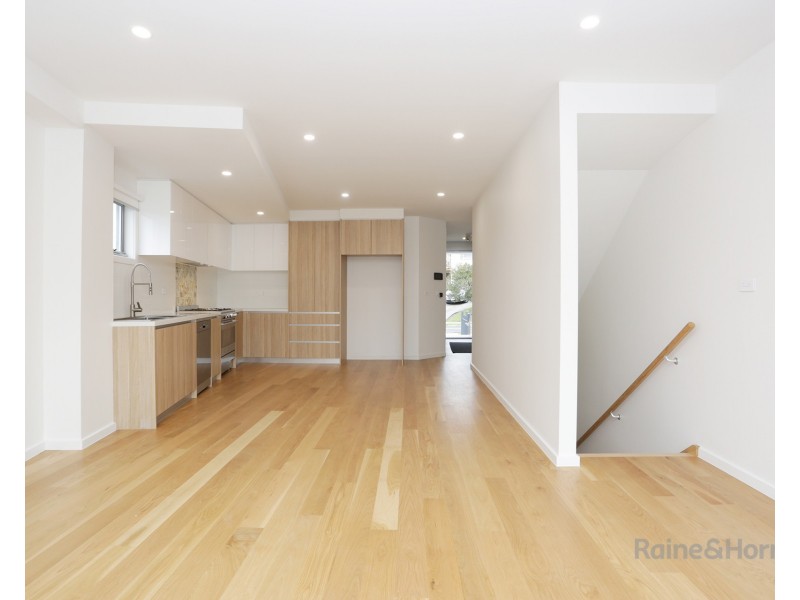 5/8 Hillside Crescent, Maribyrnong VIC 3032