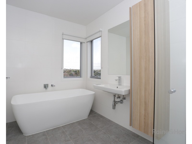 5/8 Hillside Crescent, Maribyrnong VIC 3032