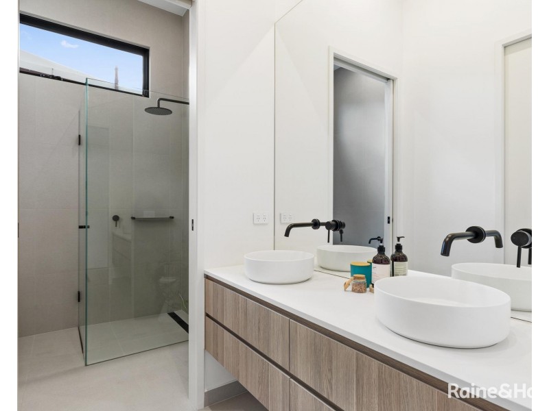 12 Sunbeam Street, Pascoe Vale VIC 3044