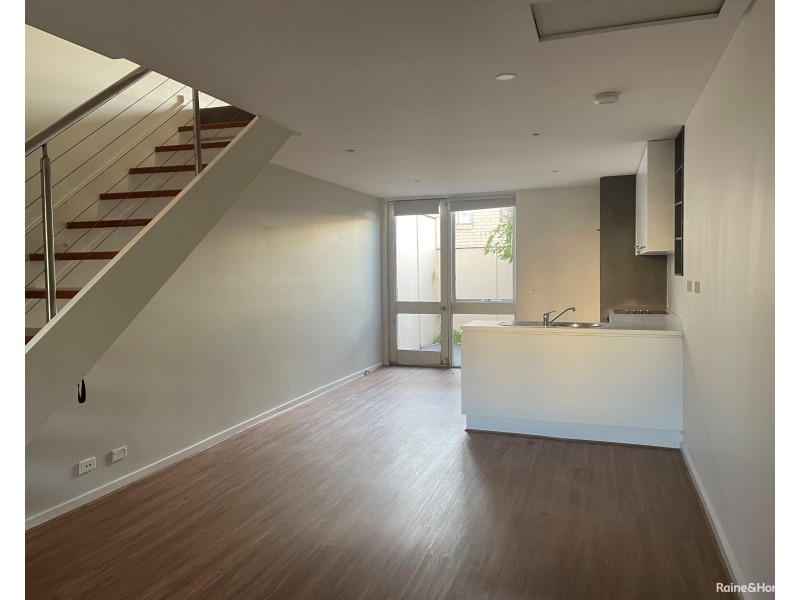 10/1 Grandview Avenue, Maribyrnong VIC 3032