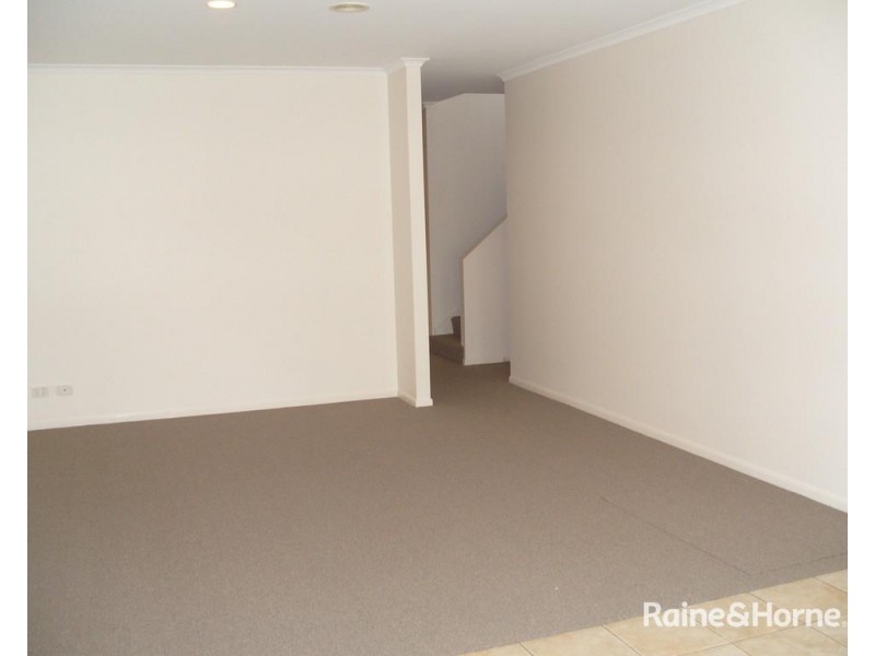 2 Sambell Street, Kensington VIC 3031