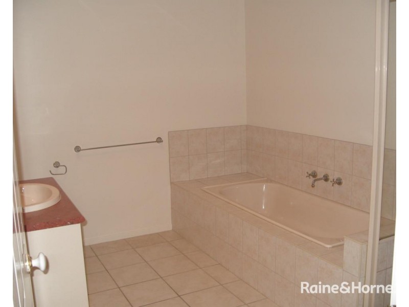 2 Sambell Street, Kensington VIC 3031