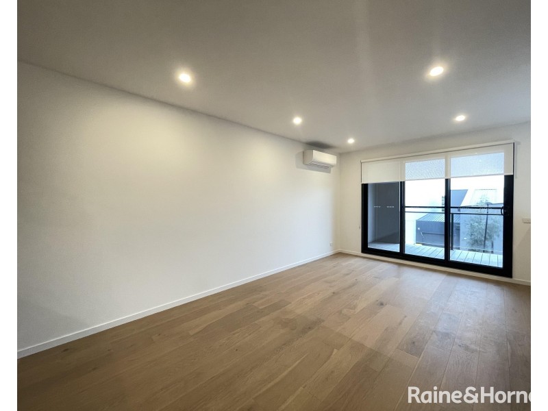 10 Wattlebird Court, Sunshine North VIC 3020