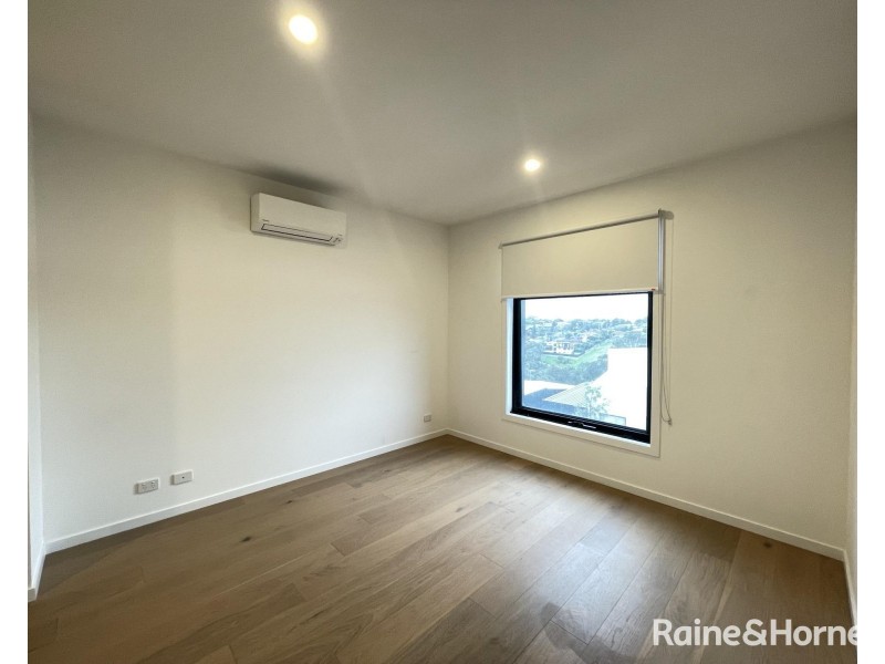 10 Wattlebird Court, Sunshine North VIC 3020