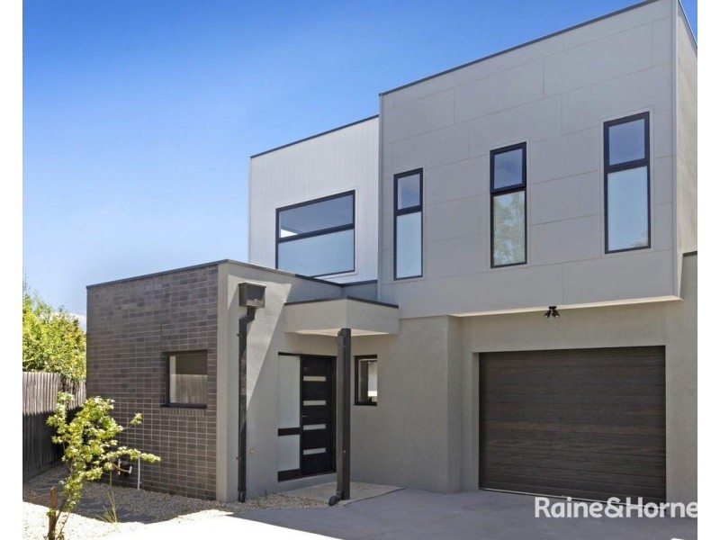 2/183b Purinuan Road, Reservoir VIC 3073