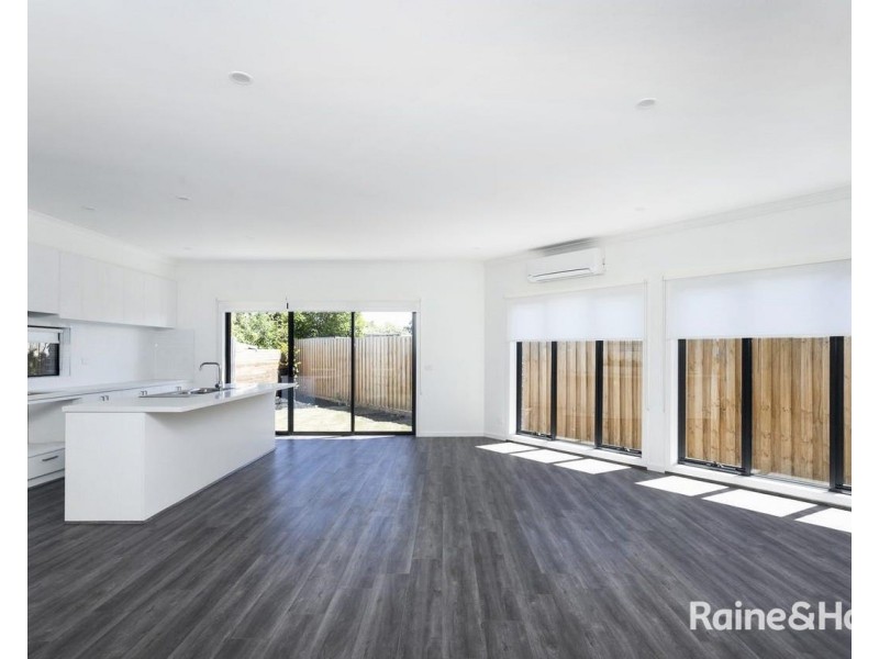 2/183b Purinuan Road, Reservoir VIC 3073