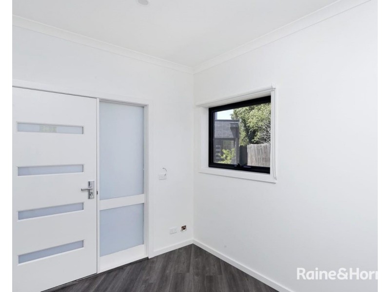2/183b Purinuan Road, Reservoir VIC 3073