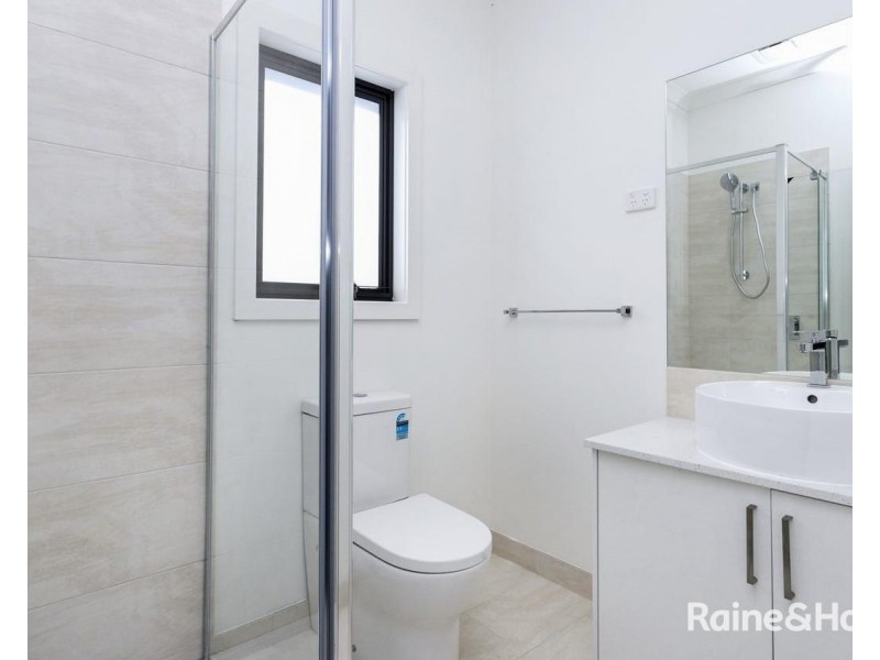 2/183b Purinuan Road, Reservoir VIC 3073