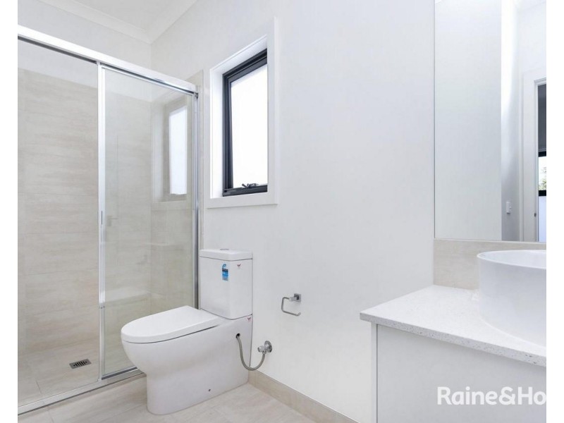 2/183b Purinuan Road, Reservoir VIC 3073