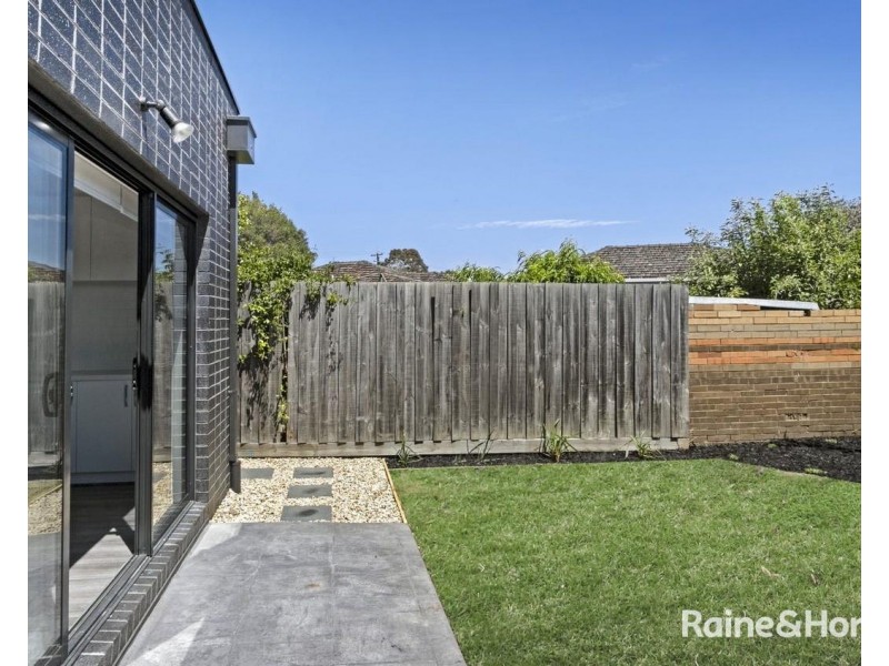 2/183b Purinuan Road, Reservoir VIC 3073