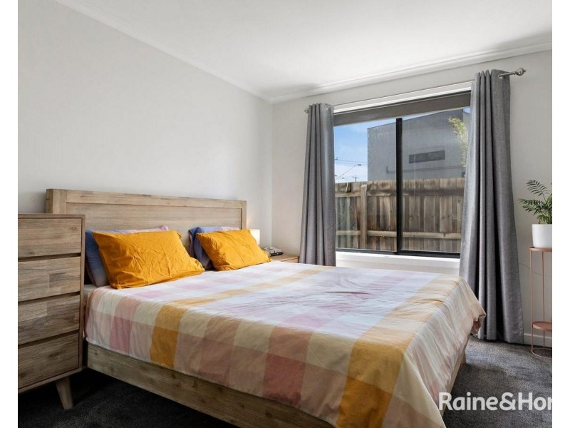 4/9 Churchill Avenue, Maidstone VIC 3012