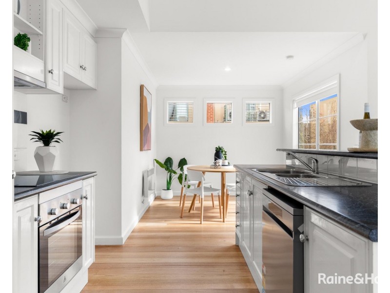 8 Gatehouse Place, Maribyrnong VIC 3032