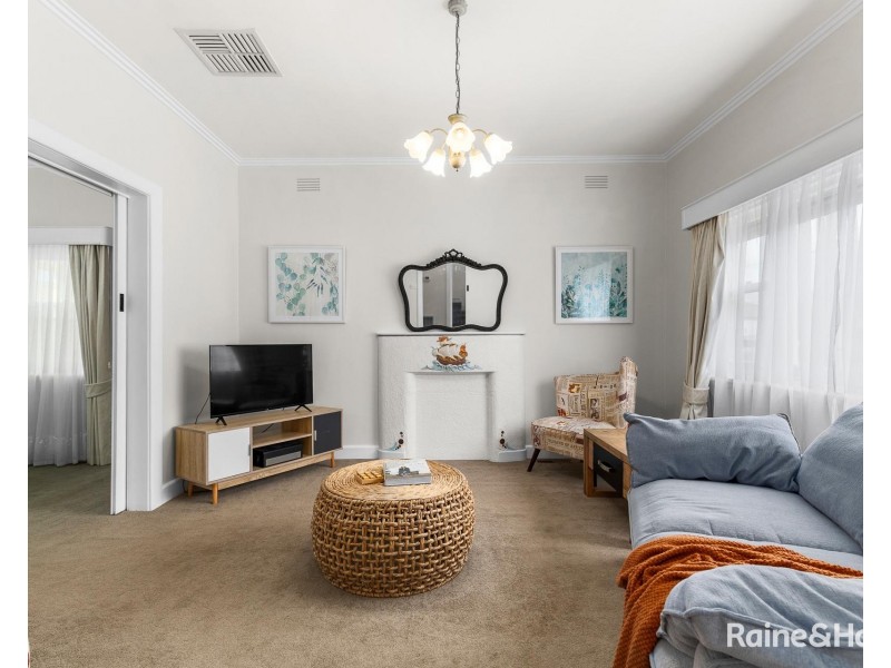 56 Locksley Avenue, Reservoir VIC 3073