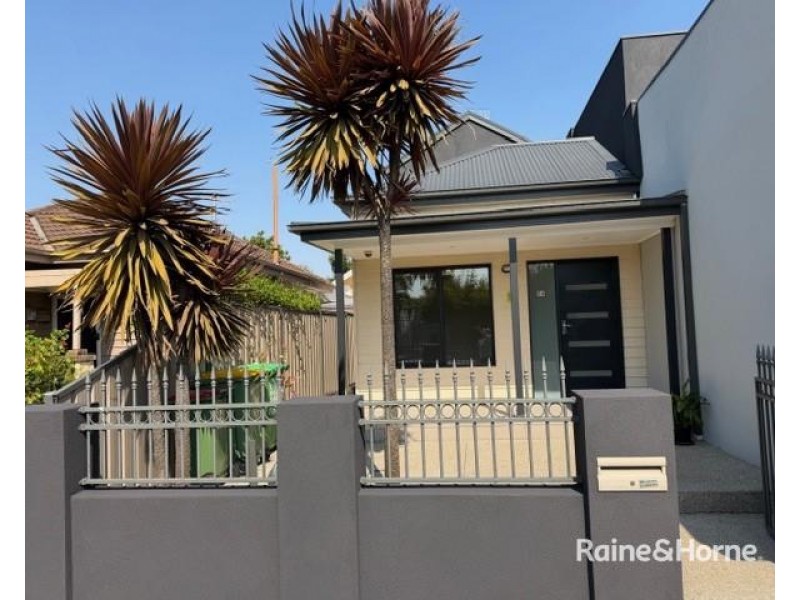 54 WILLIAMSTOWN ROAD, Kingsville VIC 3012