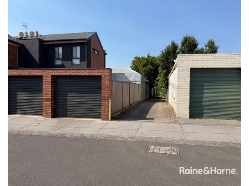 54 WILLIAMSTOWN ROAD, Kingsville VIC 3012