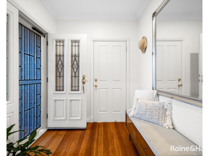 1/13 Henshall Road, Strathmore VIC 3041