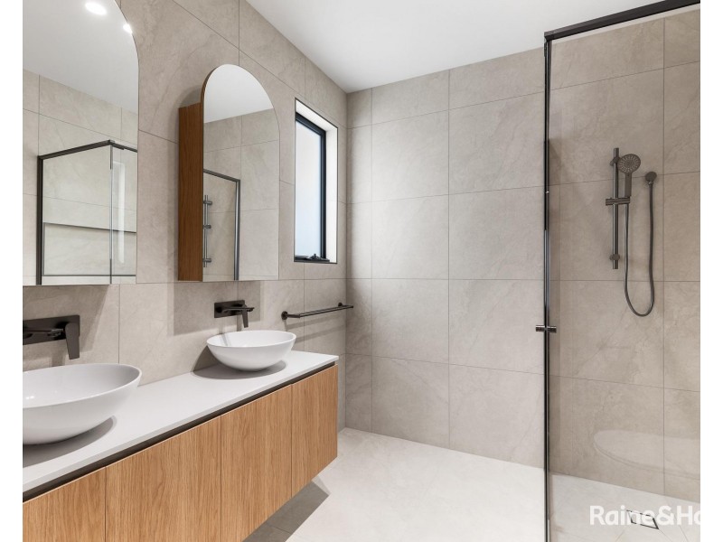 2/25 Pearl Street, Niddrie VIC 3042