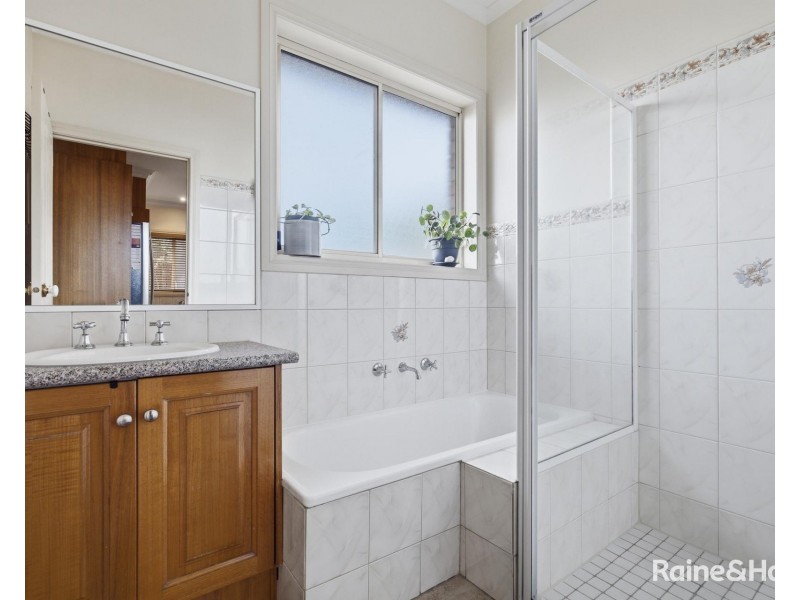 2/49 Elstone Avenue, Airport West VIC 3042