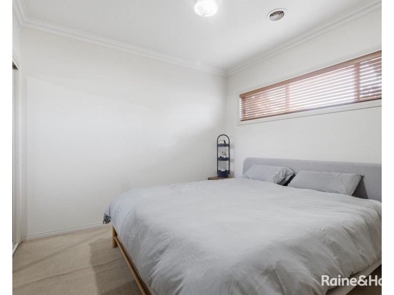 2/49 Elstone Avenue, Airport West VIC 3042