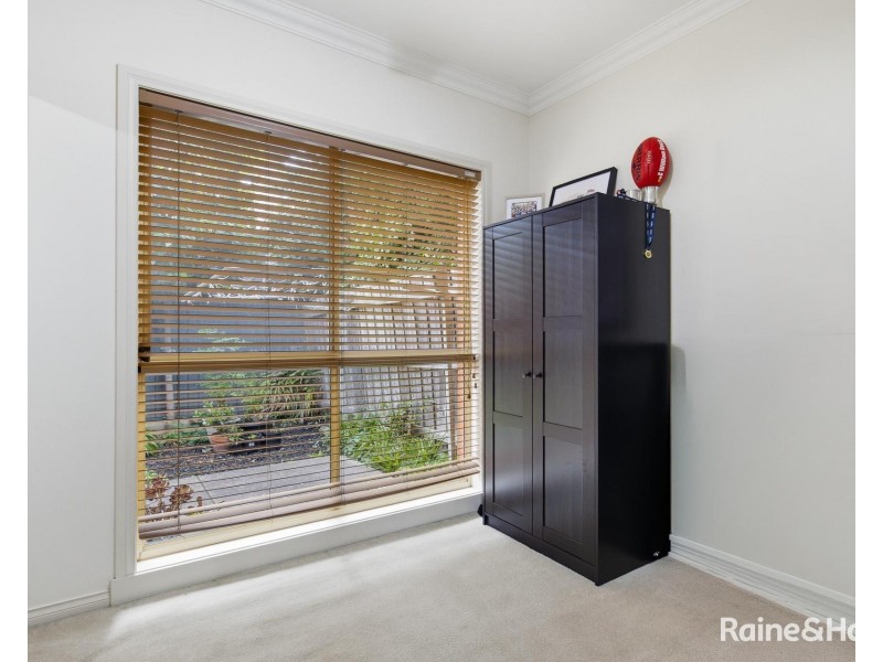 2/49 Elstone Avenue, Airport West VIC 3042