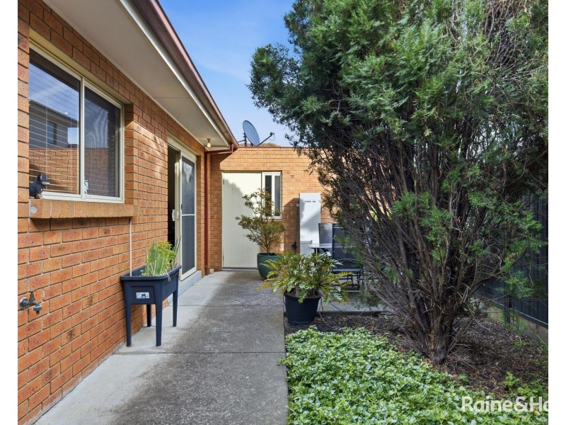 2/49 Elstone Avenue, Airport West VIC 3042