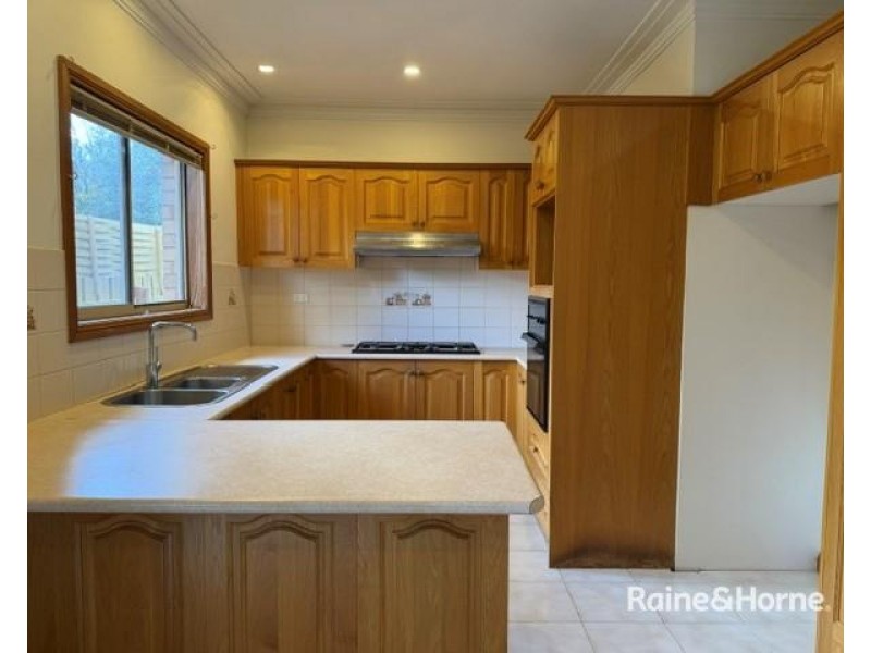 6b White Street, Reservoir VIC 3073