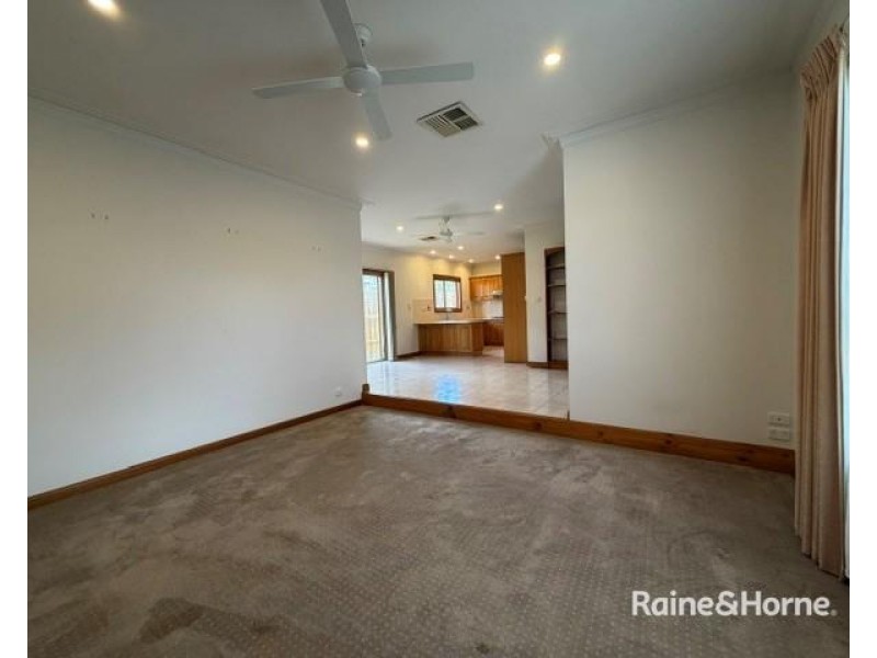 6b White Street, Reservoir VIC 3073