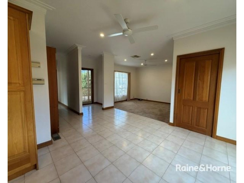 6b White Street, Reservoir VIC 3073