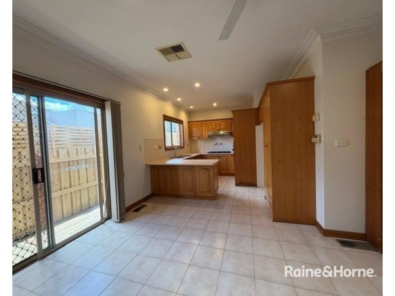 6b White Street, Reservoir VIC 3073