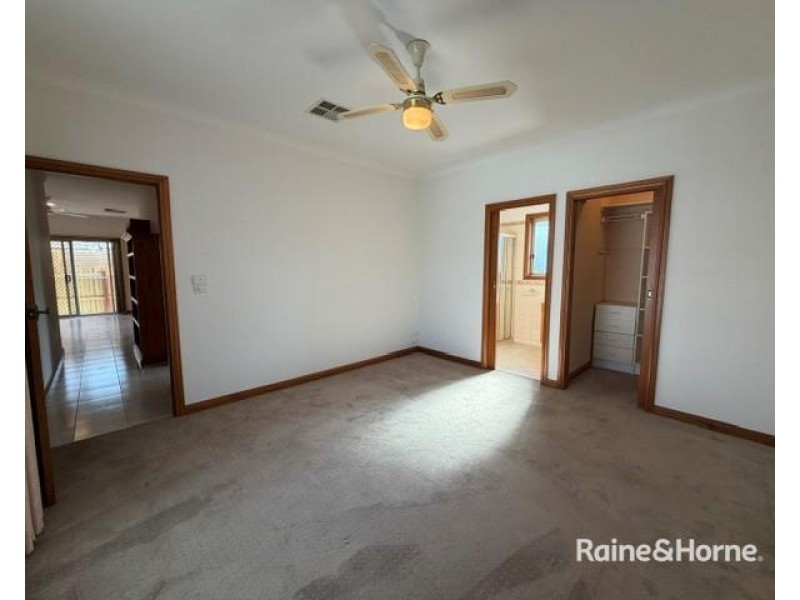 6b White Street, Reservoir VIC 3073