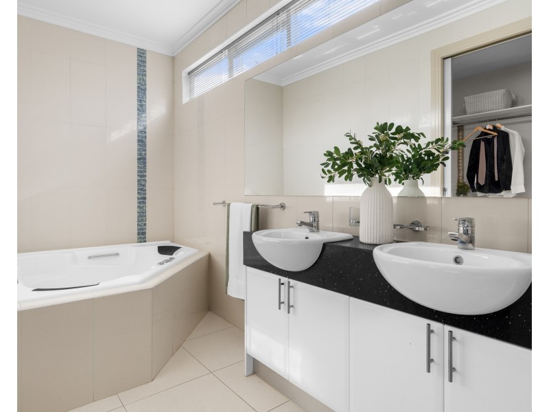 8 Sunset Place, Maribyrnong VIC 3032