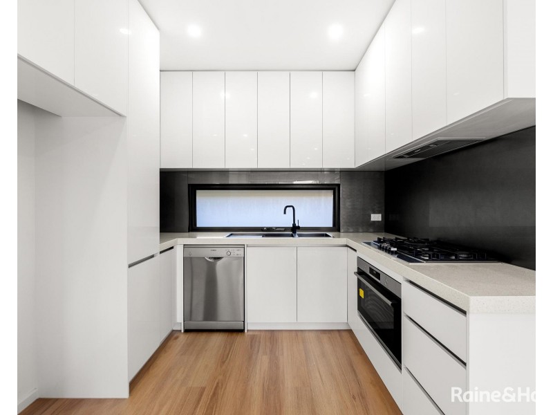 1/96 Snell Grove, Oak Park VIC 3046