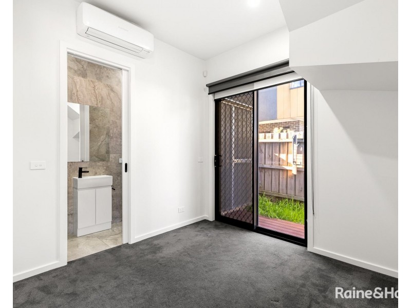 1/96 Snell Grove, Oak Park VIC 3046