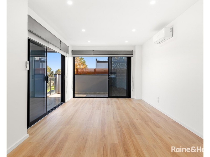 1/96 Snell Grove, Oak Park VIC 3046